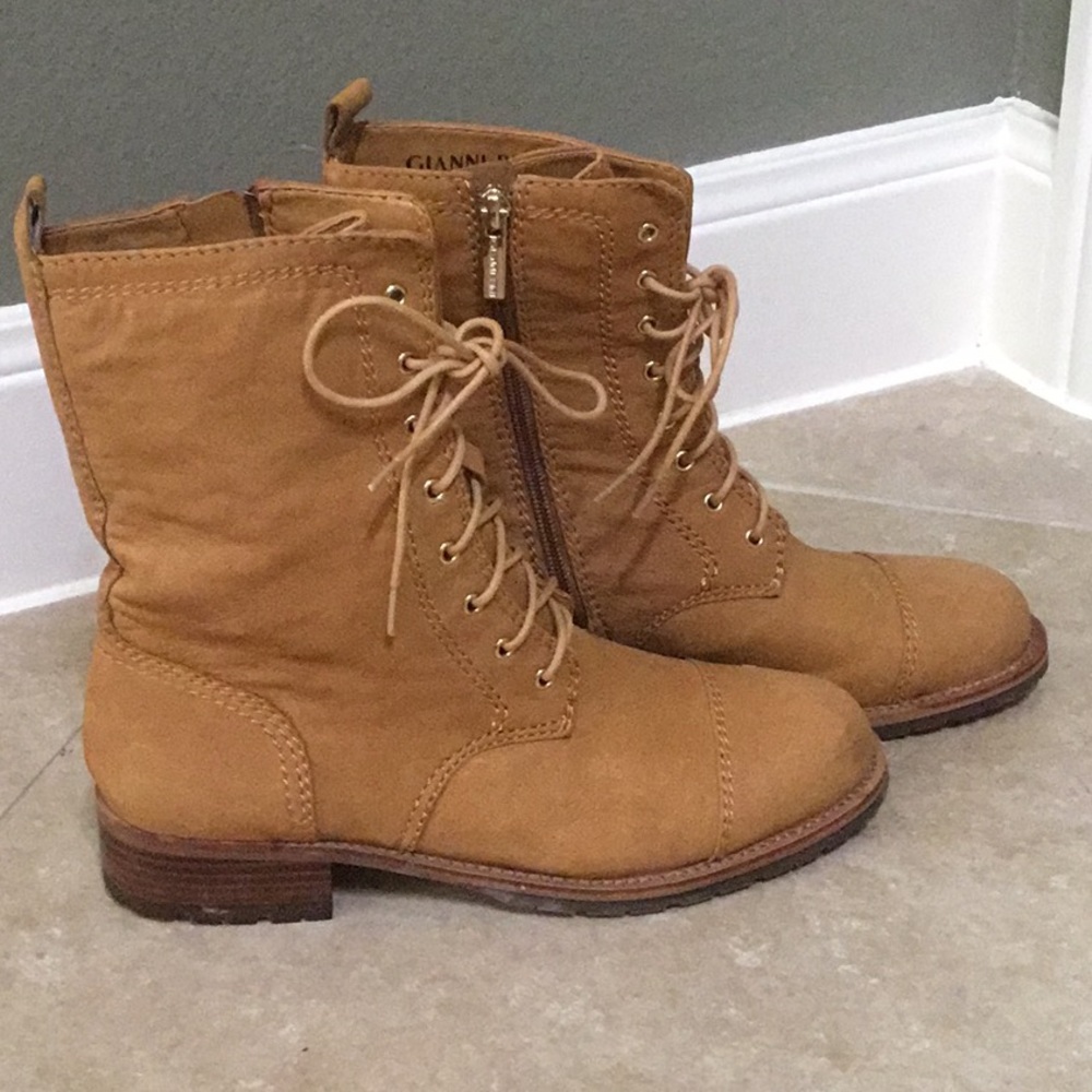 Tan lace up boots!